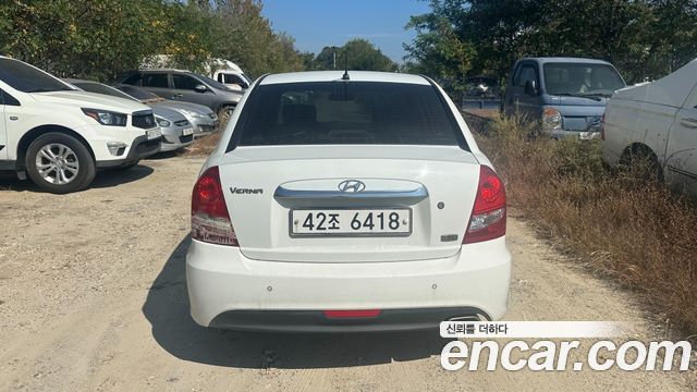 Hyundai Verna 2010 — photo 3