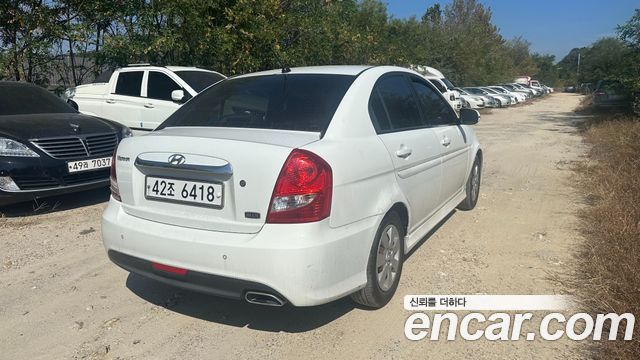 Hyundai Verna 2010 — photo 4