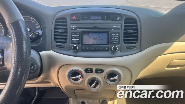 Hyundai Verna 2010 — photo 11