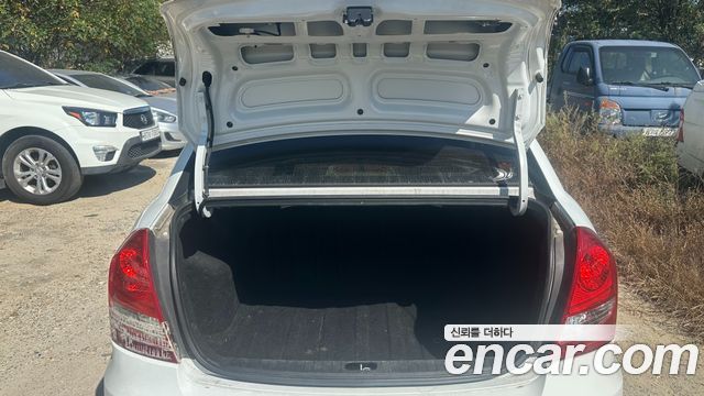 Hyundai Verna 2010 — photo 18