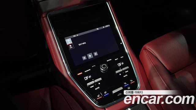 Porsche Panamera 2018 — photo 31