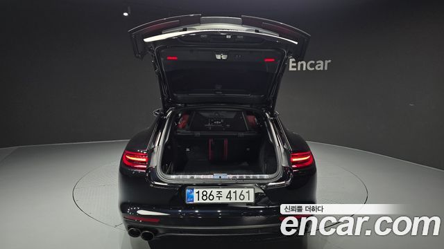 Porsche Panamera 2018 — photo 35