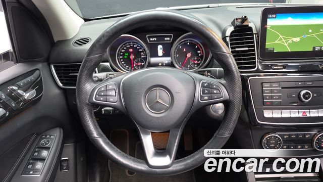 Mercedes-Benz GLE-Class 2017 — photo 18