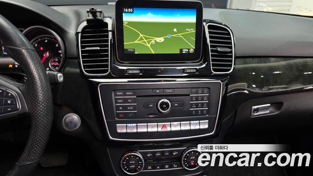 Mercedes-Benz GLE-Class 2017 — photo 19