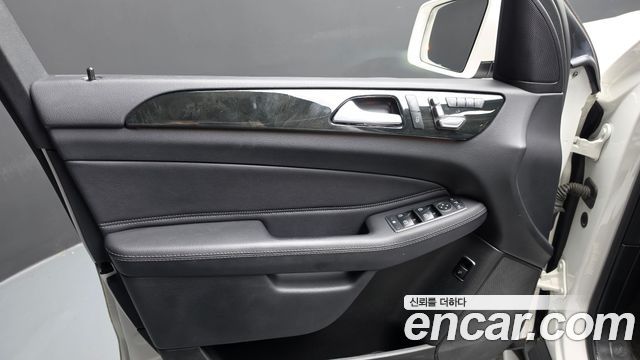 Mercedes-Benz GLE-Class 2017 — photo 14