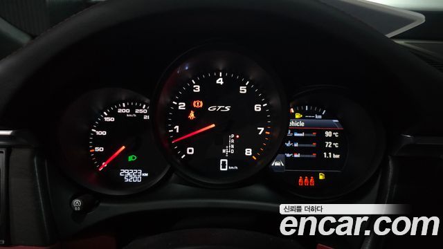Porsche Macan 2020 — photo 11