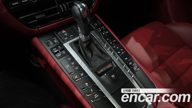 Porsche Macan 2020 — photo 12