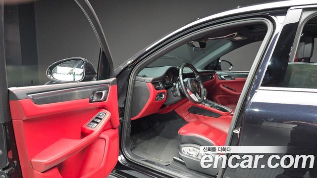 Porsche Macan 2020 — photo 13