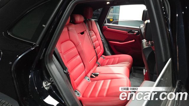 Porsche Macan 2020 — photo 17