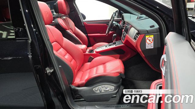 Porsche Macan 2020 — photo 18