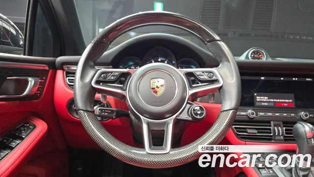 Porsche Macan 2020 — photo 19