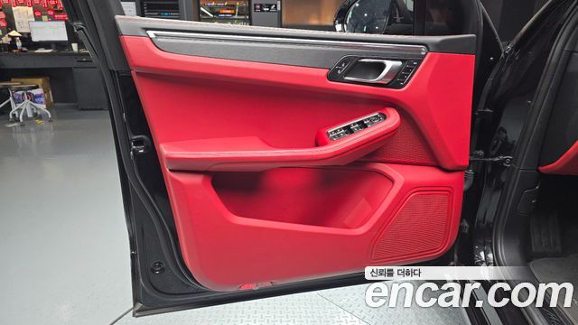 Porsche Macan 2020 — photo 14