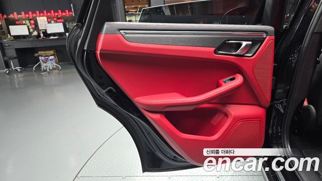Porsche Macan 2020 — photo 15