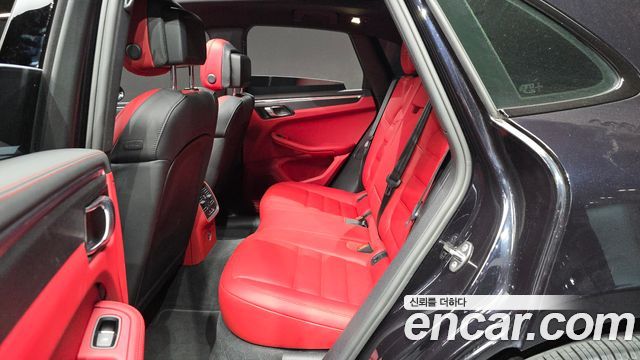 Porsche Macan 2020 — photo 16