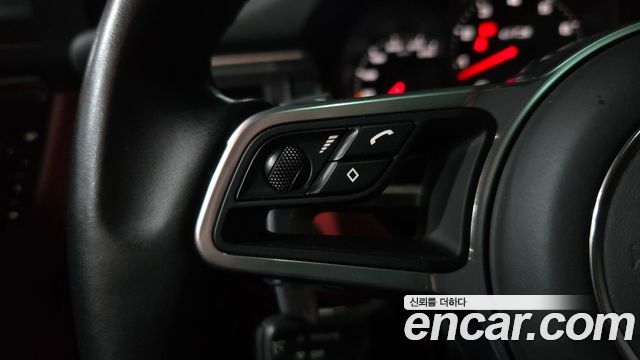 Porsche Macan 2020 — photo 27