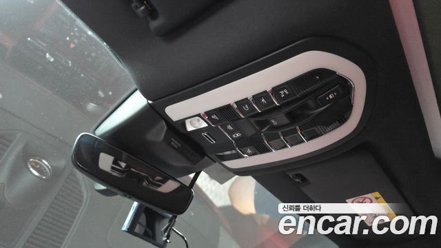 Porsche Macan 2020 — photo 29