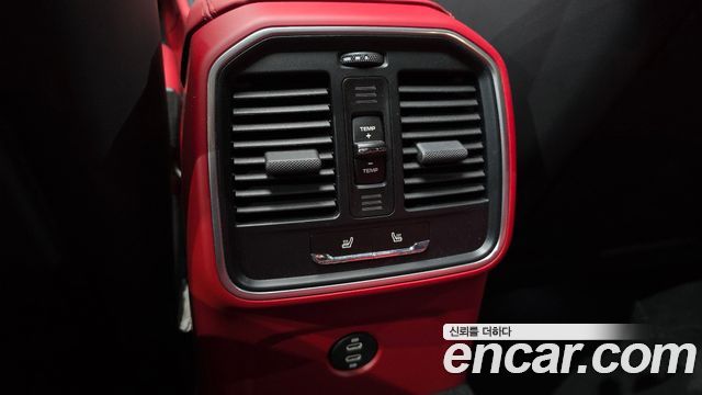 Porsche Macan 2020 — photo 32