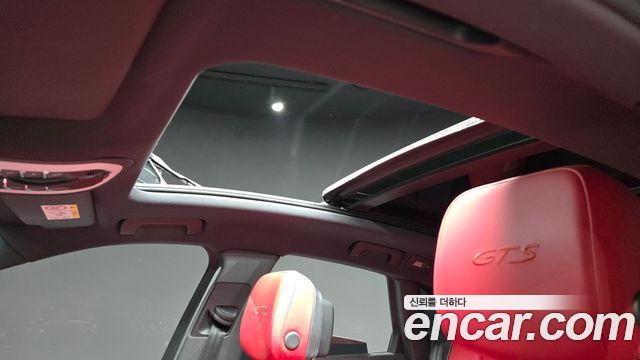 Porsche Macan 2020 — photo 34