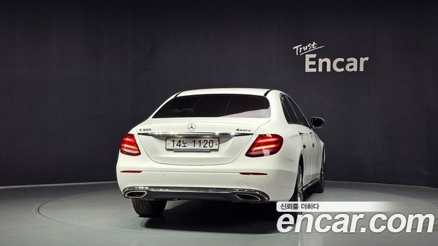 Mercedes-Benz E-Class 2019 — photo 4