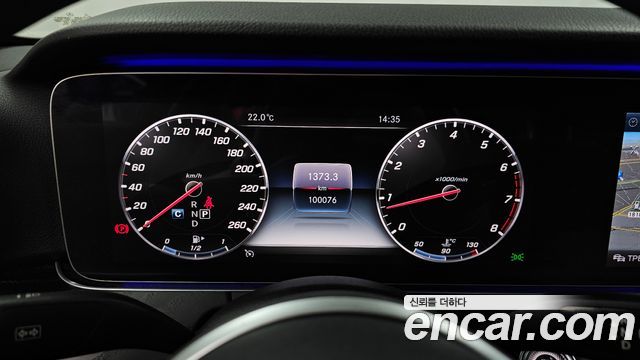 Mercedes-Benz E-Class 2019 — photo 11