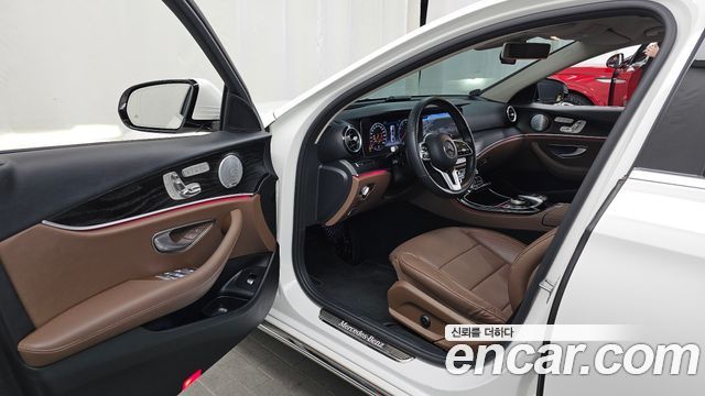 Mercedes-Benz E-Class 2019 — photo 13