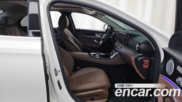 Mercedes-Benz E-Class 2019 — photo 17