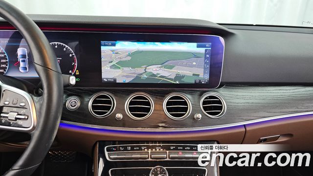 Mercedes-Benz E-Class 2019 — photo 20