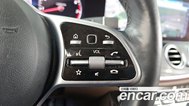 Mercedes-Benz E-Class 2019 — photo 16