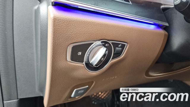 Mercedes-Benz E-Class 2019 — photo 28