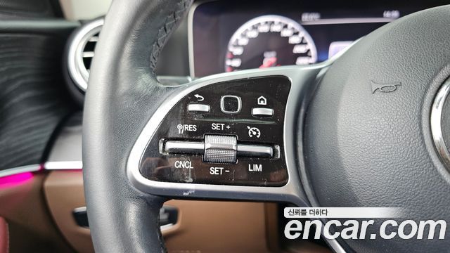 Mercedes-Benz E-Class 2019 — photo 32