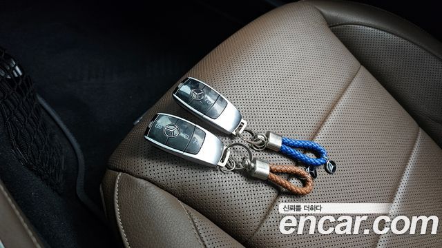 Mercedes-Benz E-Class 2019 — photo 33