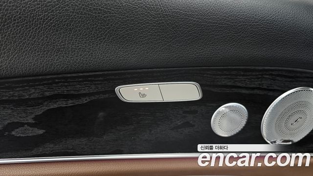 Mercedes-Benz E-Class 2019 — photo 34