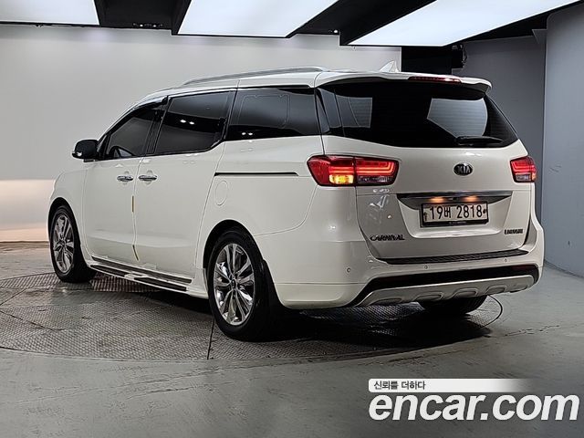 Kia Canival 2015 — photo 3