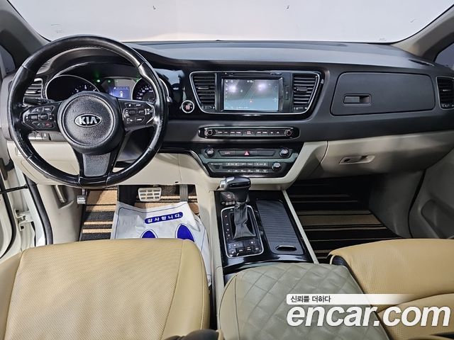 Kia Canival 2015 — photo 5