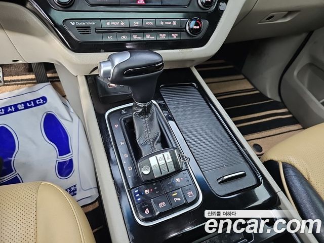 Kia Canival 2015 — photo 8