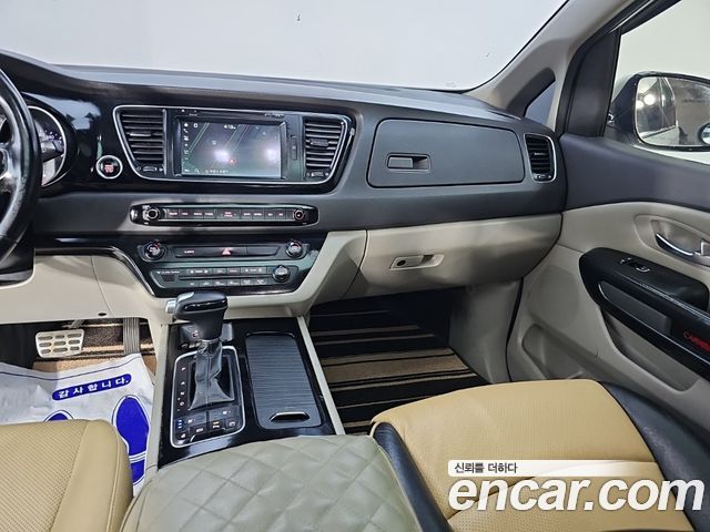 Kia Canival 2015 — photo 10