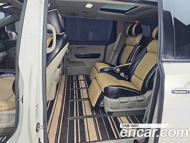 Kia Canival 2015 — photo 12