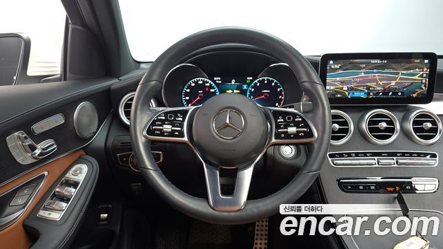 Mercedes-Benz GLC-Class 2023 — photo 12