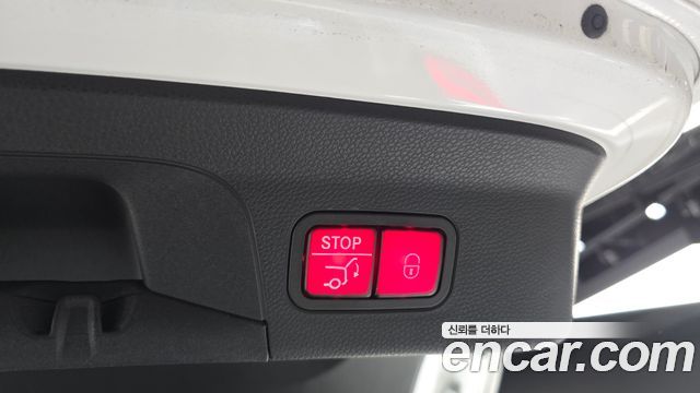 Mercedes-Benz GLC-Class 2023 — photo 16