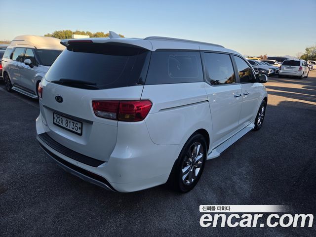 Kia Canival 2015 — photo 7