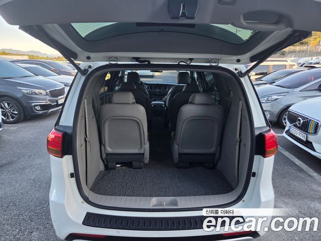 Kia Canival 2015 — photo 8