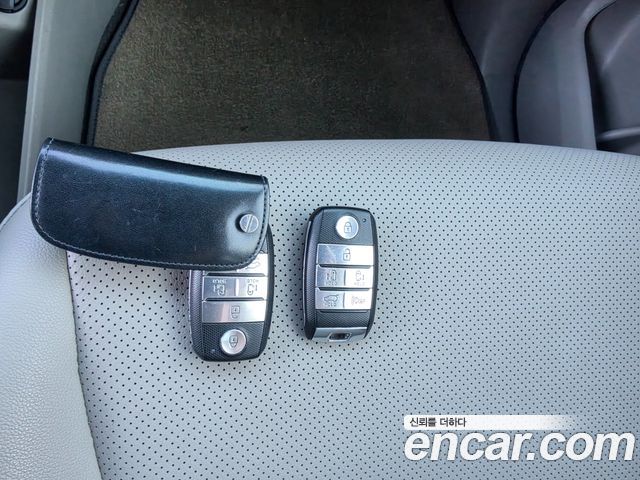 Kia Canival 2015 — photo 15