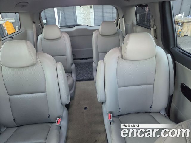 Kia Canival 2015 — photo 16