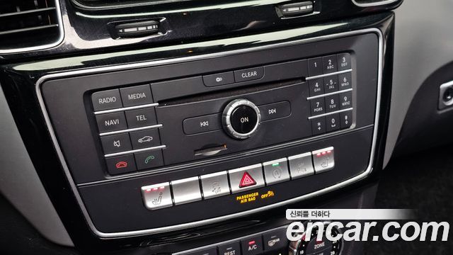 Mercedes-Benz GLE-Class 2018 — photo 24