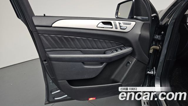 Mercedes-Benz GLE-Class 2018 — photo 14