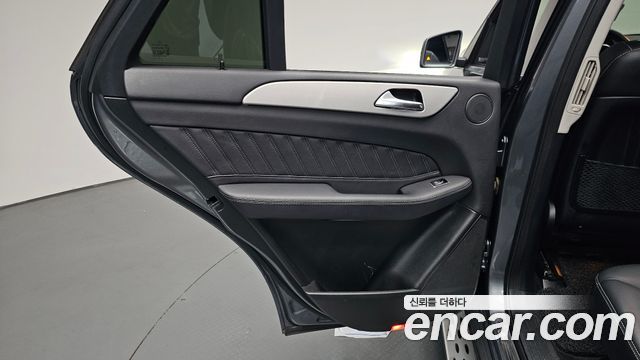 Mercedes-Benz GLE-Class 2018 — photo 15