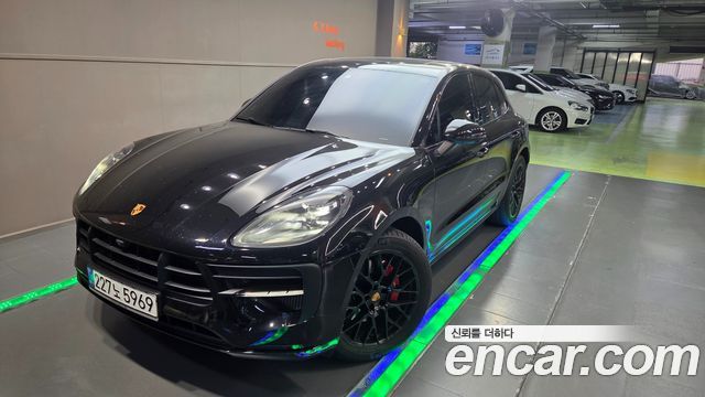 Porsche Macan 2021 — photo 2