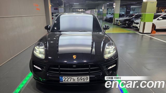 Porsche Macan 2021 — photo 3