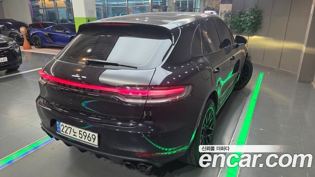 Porsche Macan 2021 — photo 7