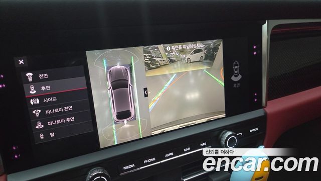 Porsche Macan 2021 — photo 11